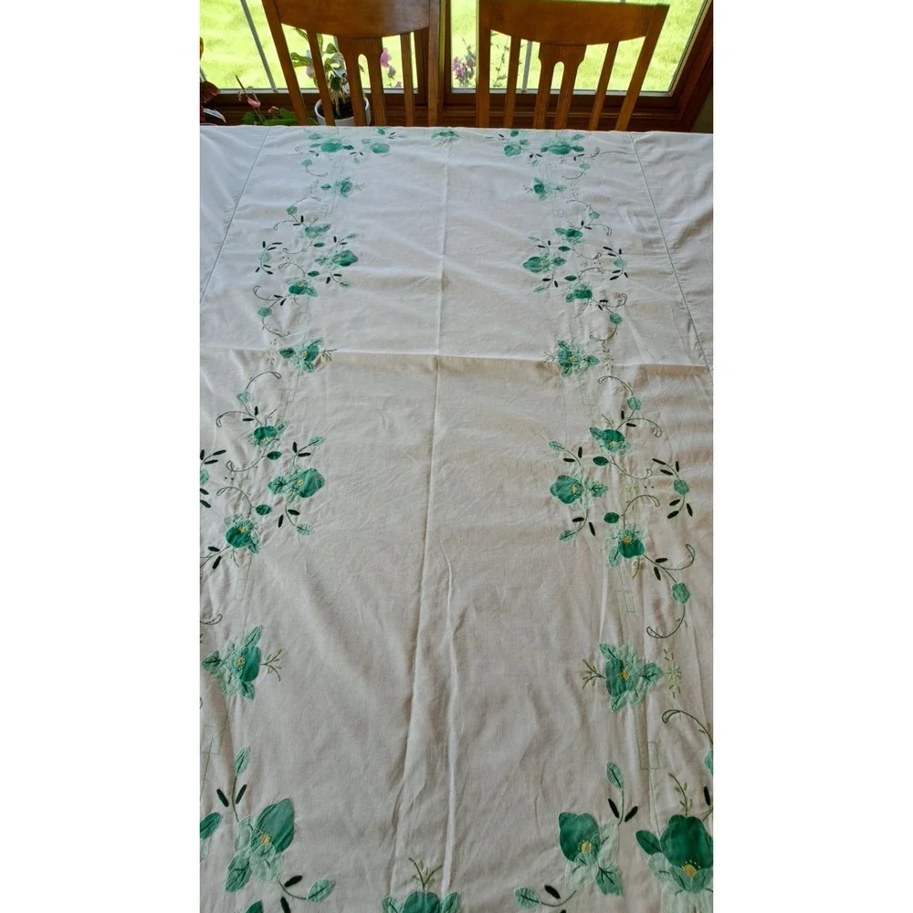 VTG Cotton White Applique-Embroidered Tablecloth 100 X 66 Inches And 10 Napkins